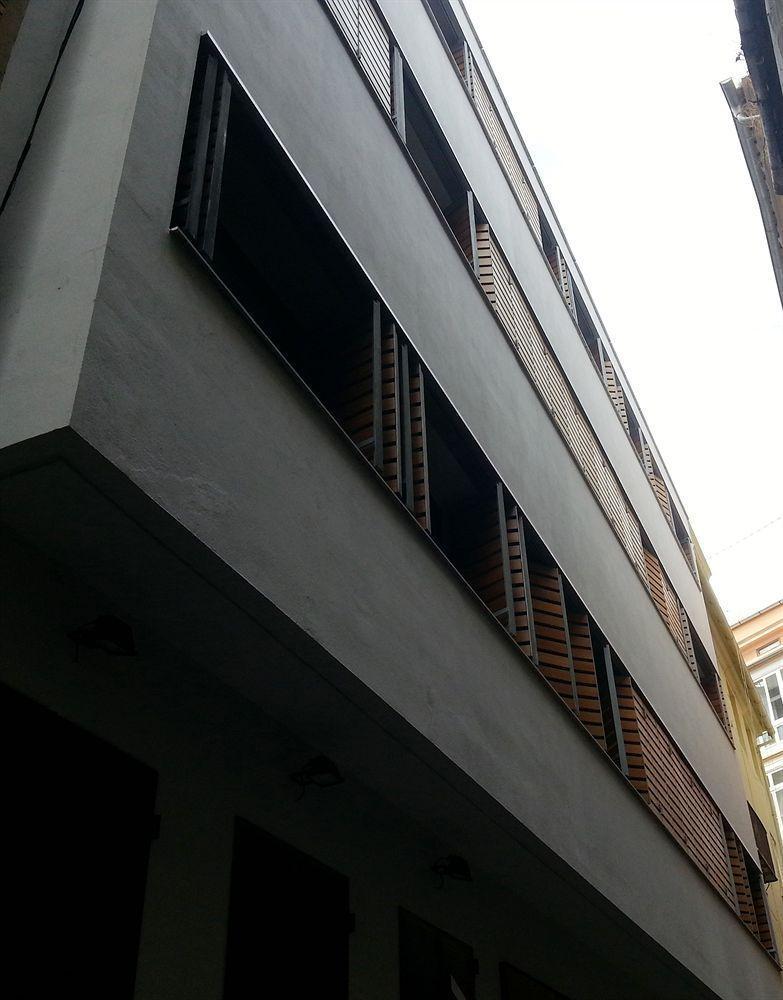 Living Valencia Apartments - Merced Εξωτερικό φωτογραφία