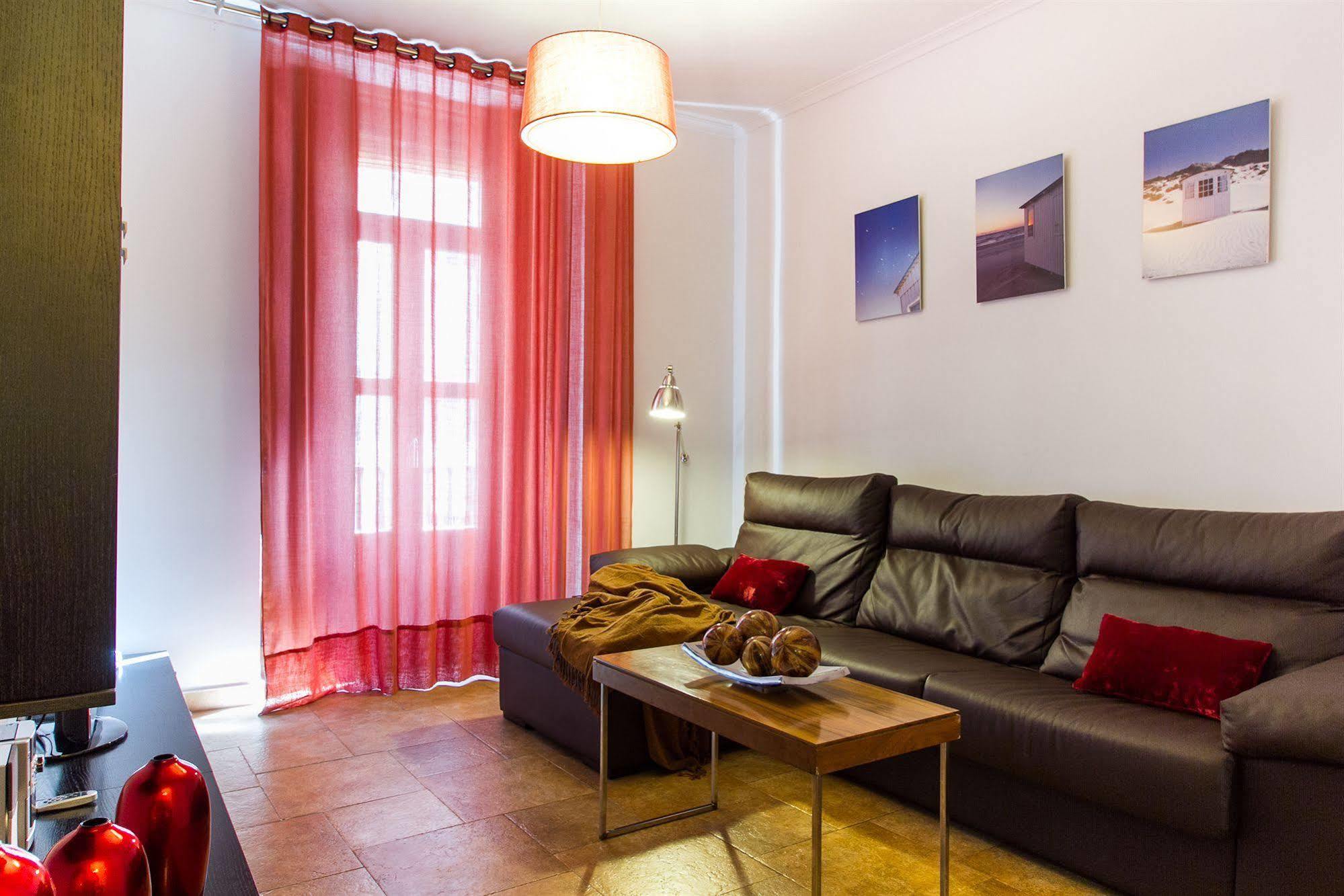 Living Valencia Apartments - Merced Εξωτερικό φωτογραφία