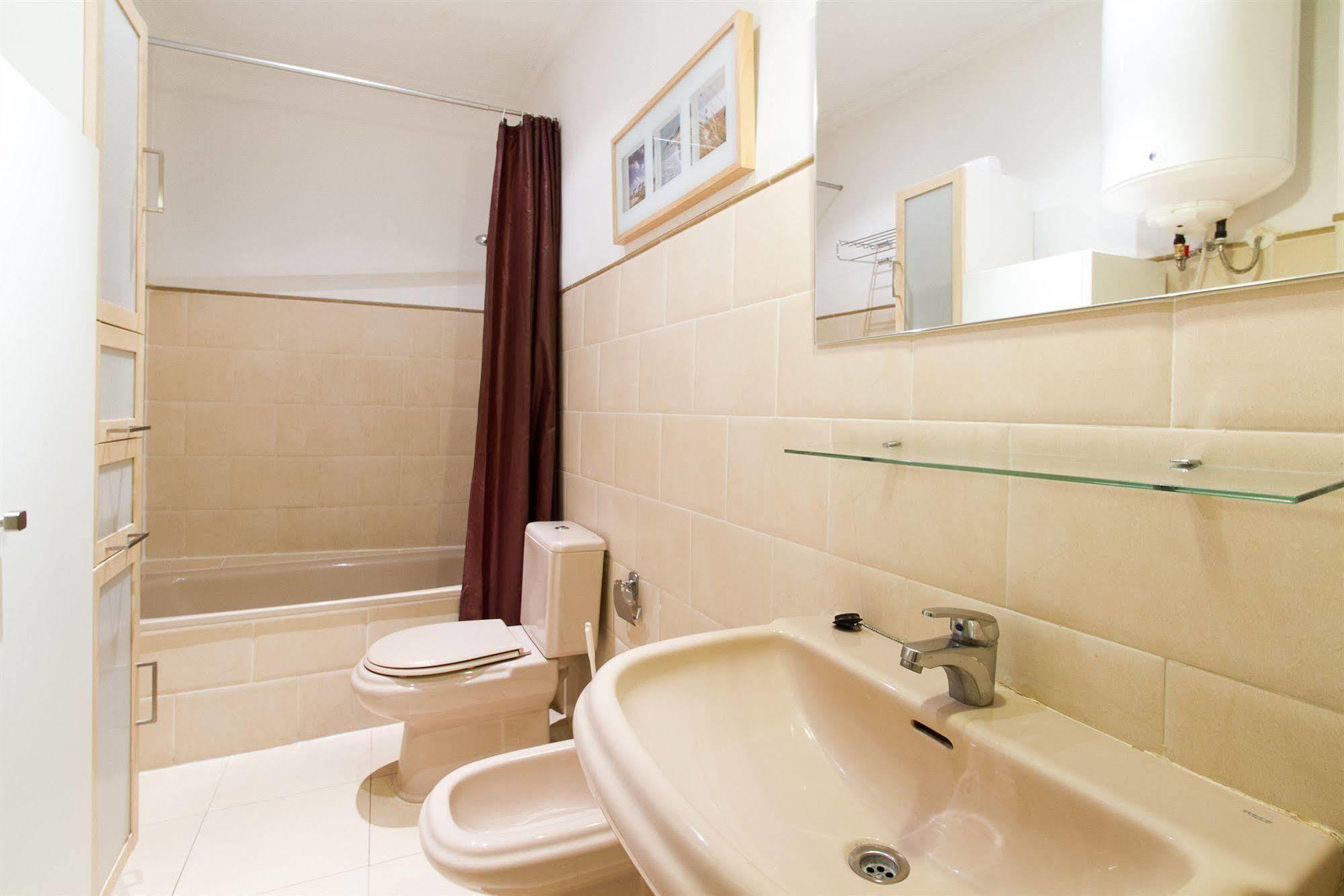 Living Valencia Apartments - Merced Εξωτερικό φωτογραφία