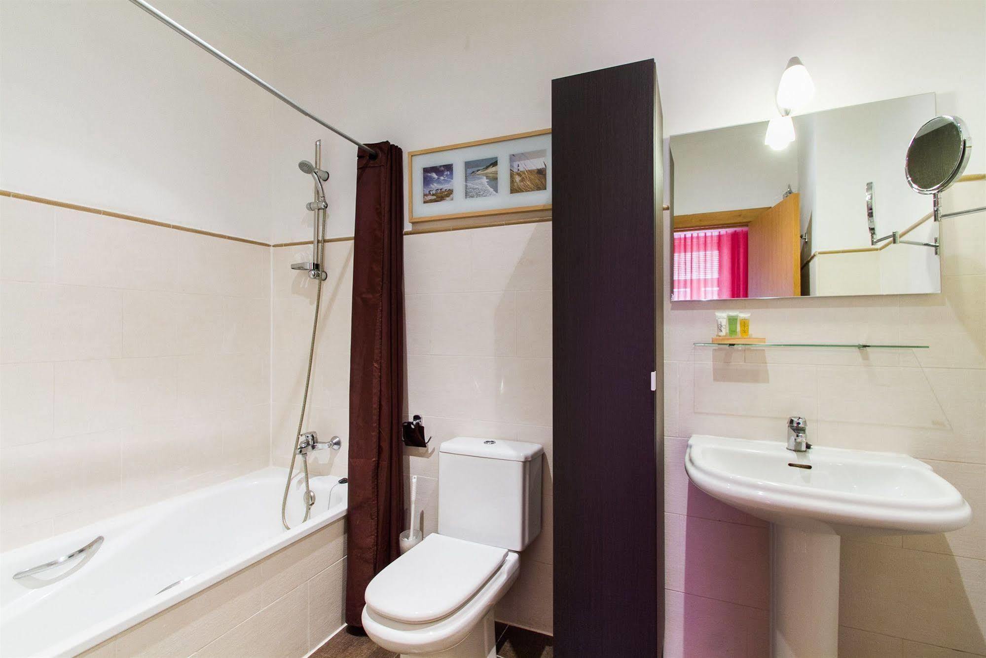 Living Valencia Apartments - Merced Εξωτερικό φωτογραφία