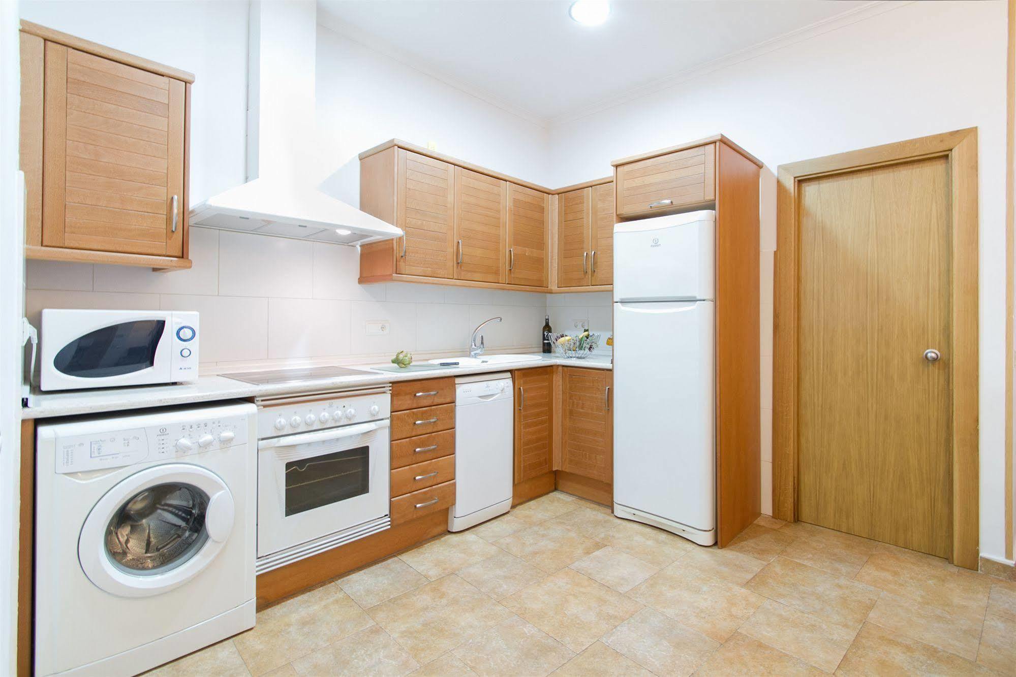 Living Valencia Apartments - Merced Εξωτερικό φωτογραφία